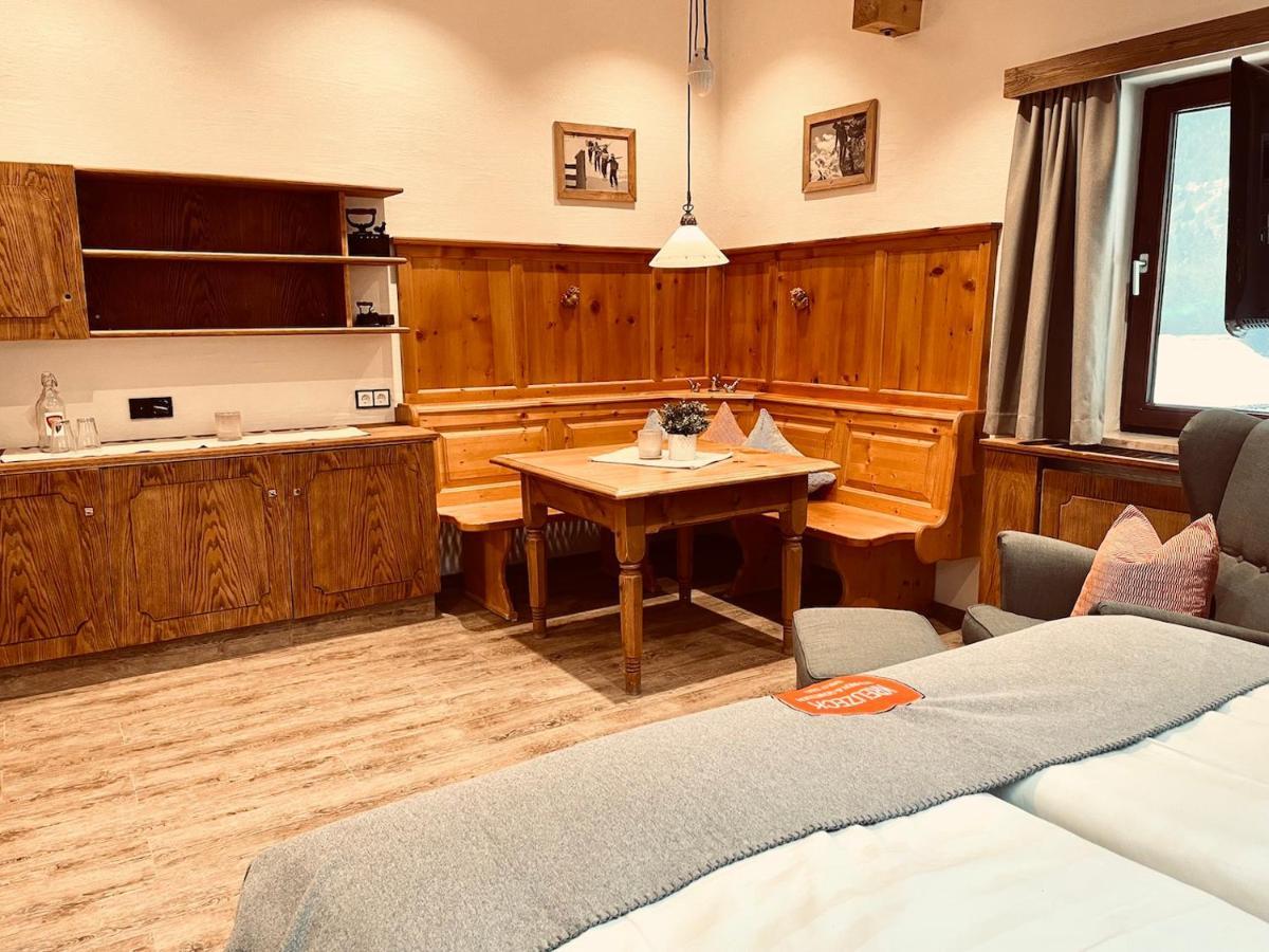 Pension Kreuzeck - Dein Gluecksplatz Am Lech ヴァイセンバッハ・アム・レッヒ エクステリア 写真